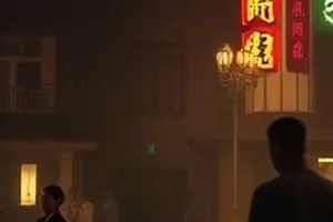 《海岸线以北》封面：台风过境前的渔港与并排停靠的渔船